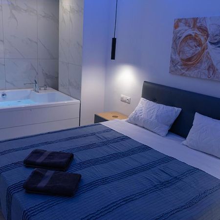Athens Jacuzzi Apartment Dış mekan fotoğraf